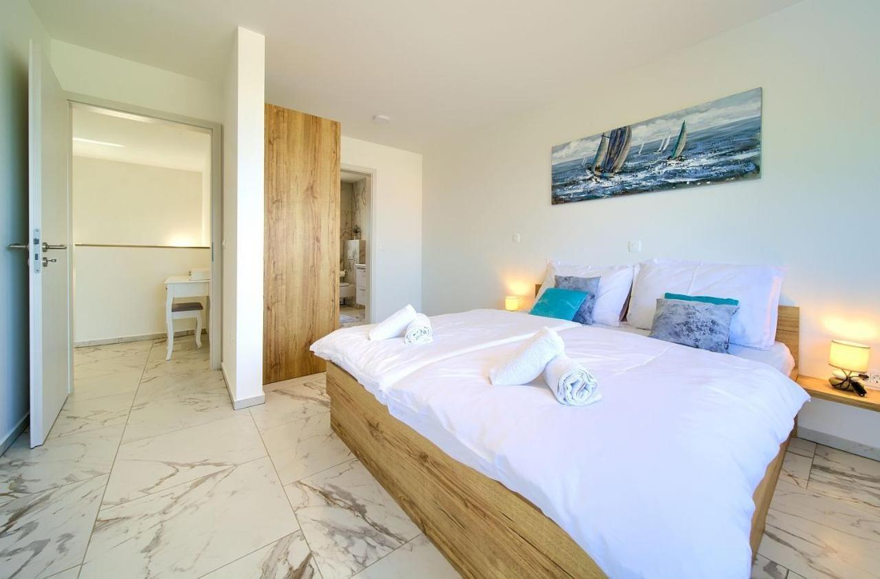 Holiday House Sea & Sun Residence Rasopasno Экстерьер фото