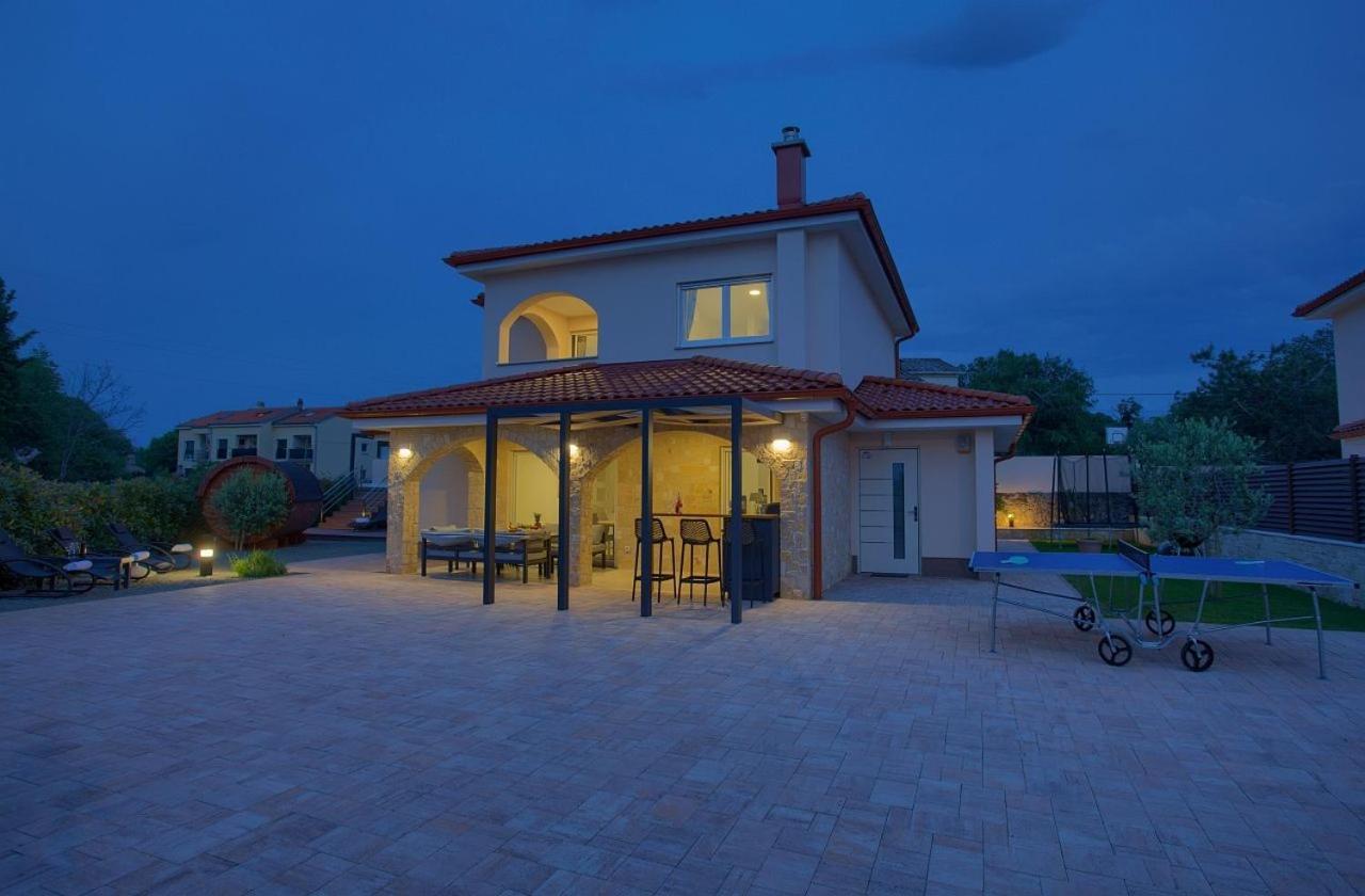 Holiday House Sea & Sun Residence Rasopasno Экстерьер фото