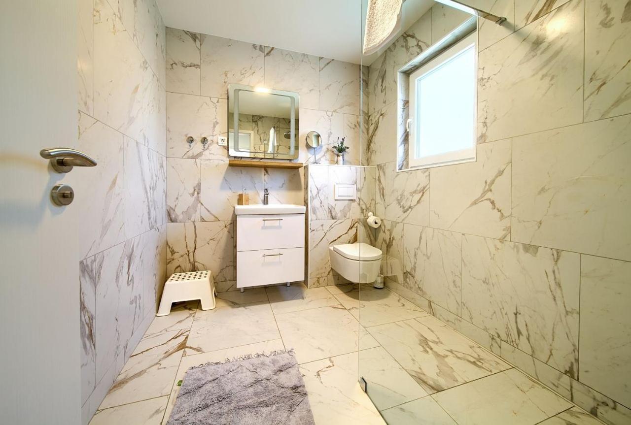 Holiday House Sea & Sun Residence Rasopasno Экстерьер фото