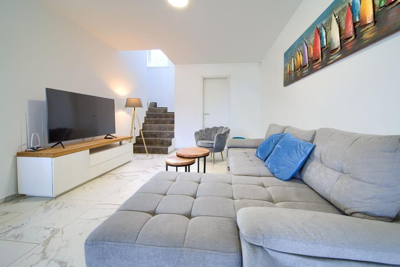 Holiday House Sea & Sun Residence Rasopasno Экстерьер фото