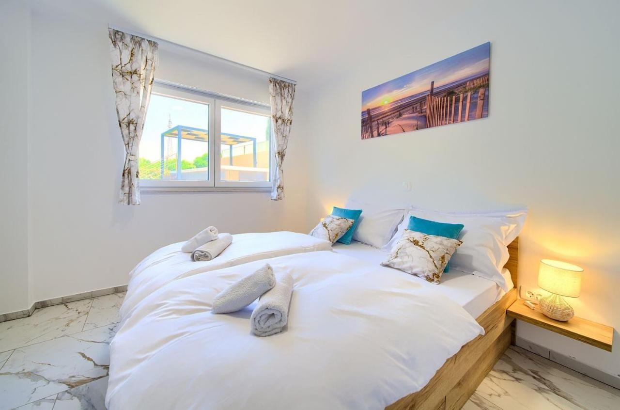 Holiday House Sea & Sun Residence Rasopasno Экстерьер фото