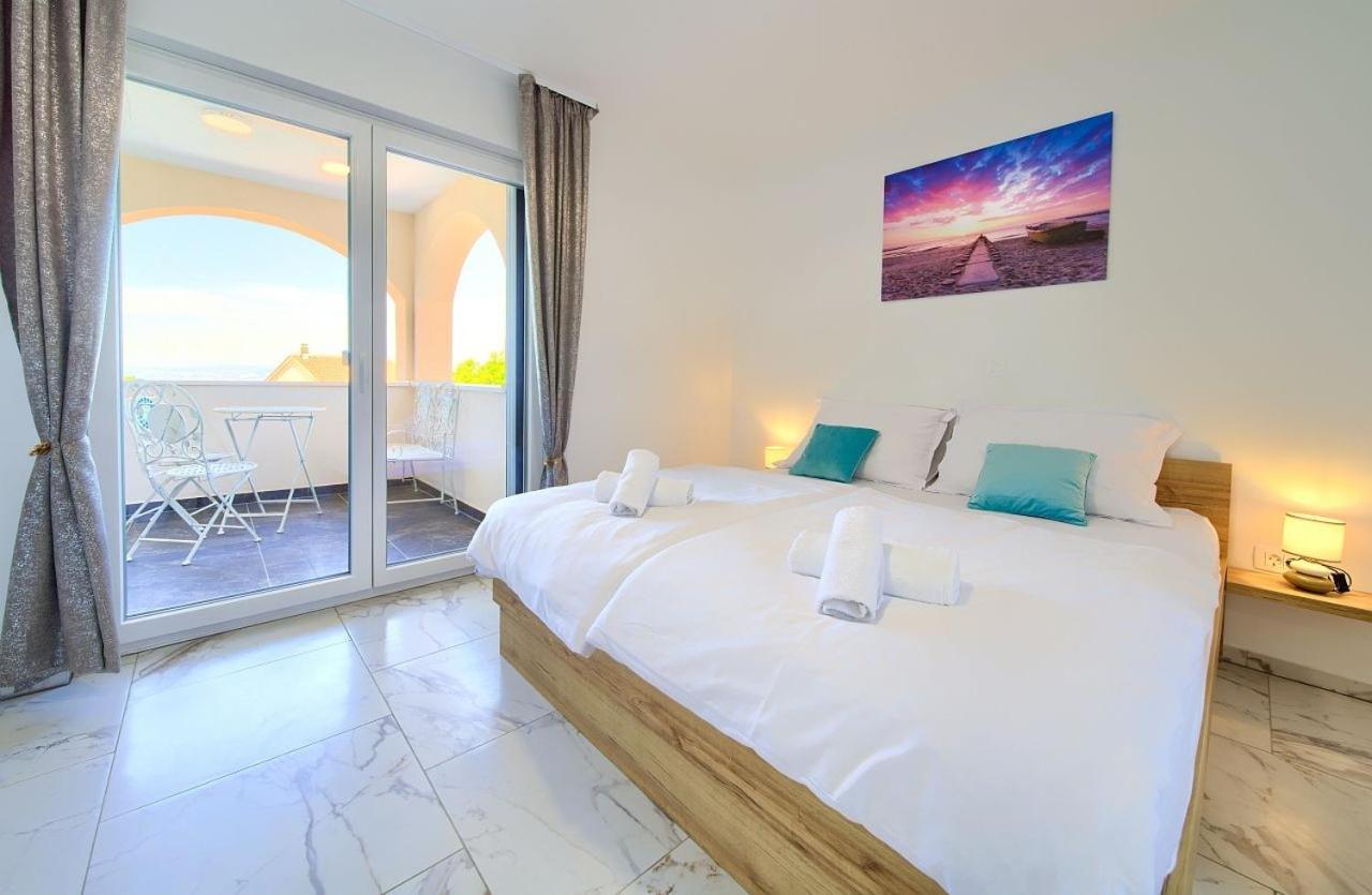 Holiday House Sea & Sun Residence Rasopasno Экстерьер фото