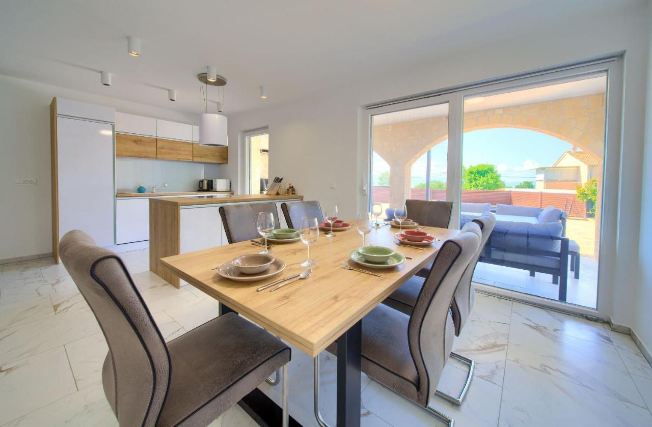 Holiday House Sea & Sun Residence Rasopasno Экстерьер фото